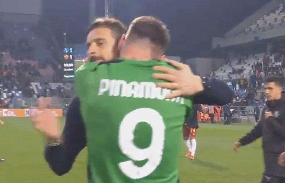 Dionisi-Pinamonti: un abbraccio che vale più di un gol