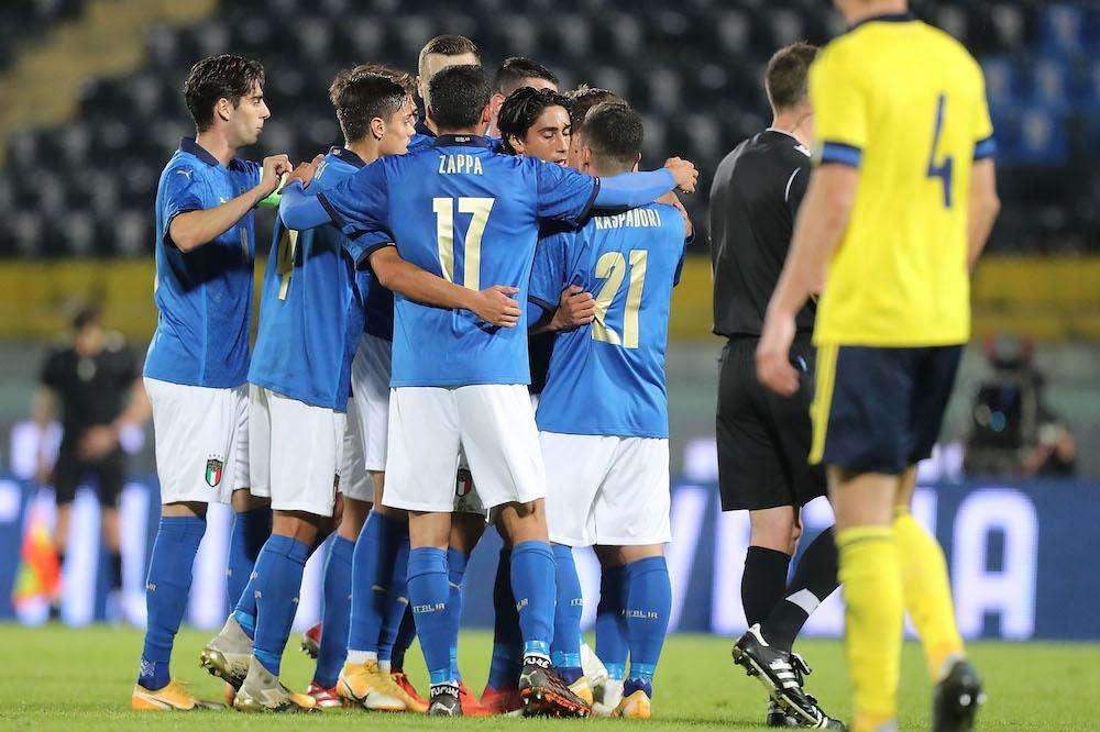Raspadori-Scamacca, l'Italia Under 21 testa il futuro del Sassuolo e vola - VIDEO