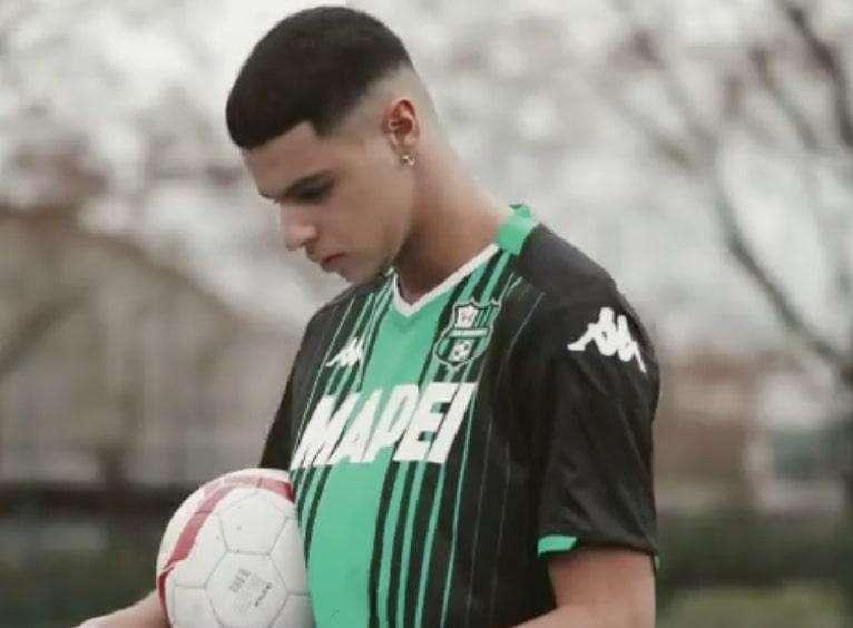 Dinor Rdt alias Arabat Noor lancia il nuovo disco con la maglia del Sassuolo - VIDEO
