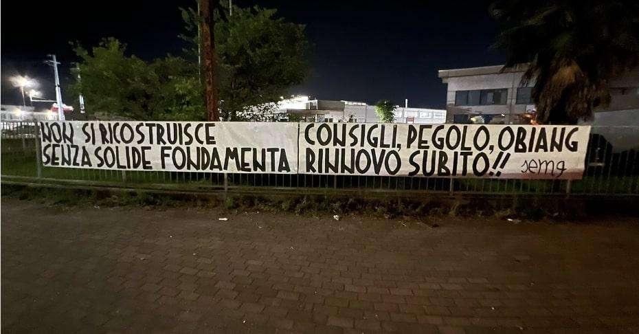 Sassuolo, striscione dei tifosi: "Consigli, Pegolo e Obiang: rinnovo subito"