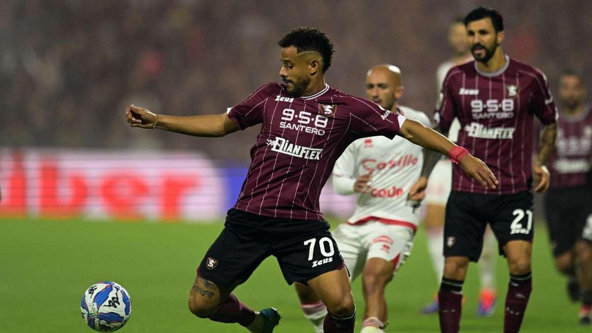 Giudice Sportivo, 5 turni a Tello dopo Salernitana-Sassuolo. Ammenda alla Reggiana per razzismo