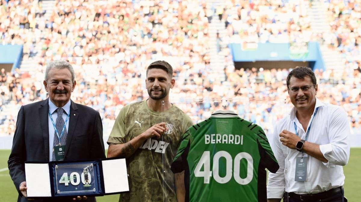 Berardi premiato prima di Sassuolo-Napoli per le 400 presenze in neroverde