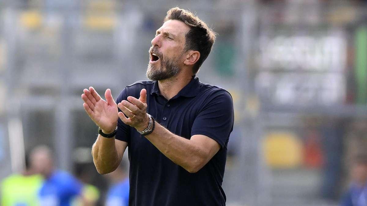 Di Francesco sotto la curva dei tifosi del Sassuolo a Frosinone