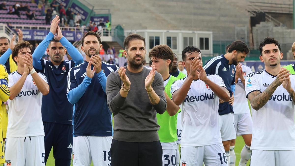 Il Como manda un messaggio al Sassuolo: 3-1 a Firenze, ma prima c’è il Manchester United