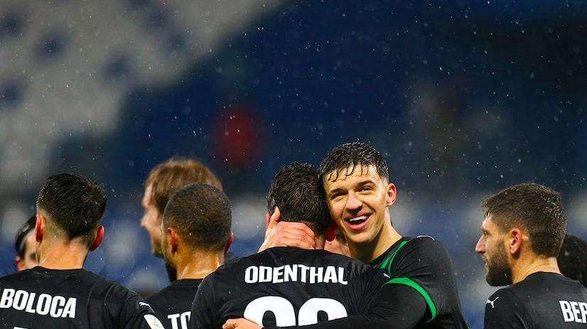 Sassuolo Calcio news oggi: i neroverdi cantano e ballano sotto la pioggia