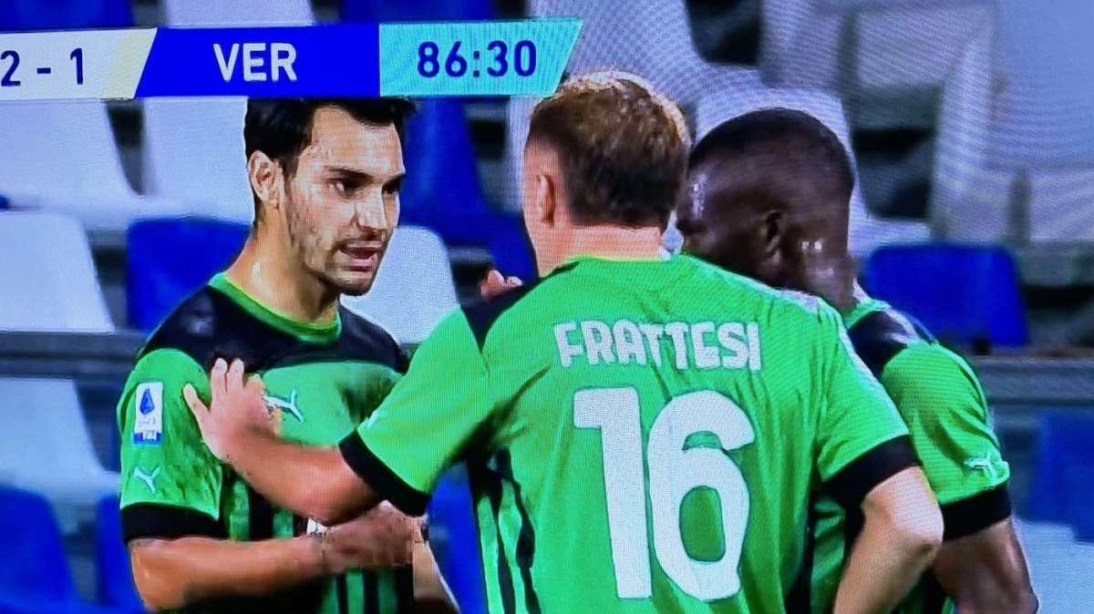 Sassuolo Verona, brutto battibecco Ayhan-Traore per una punizione: i dettagli