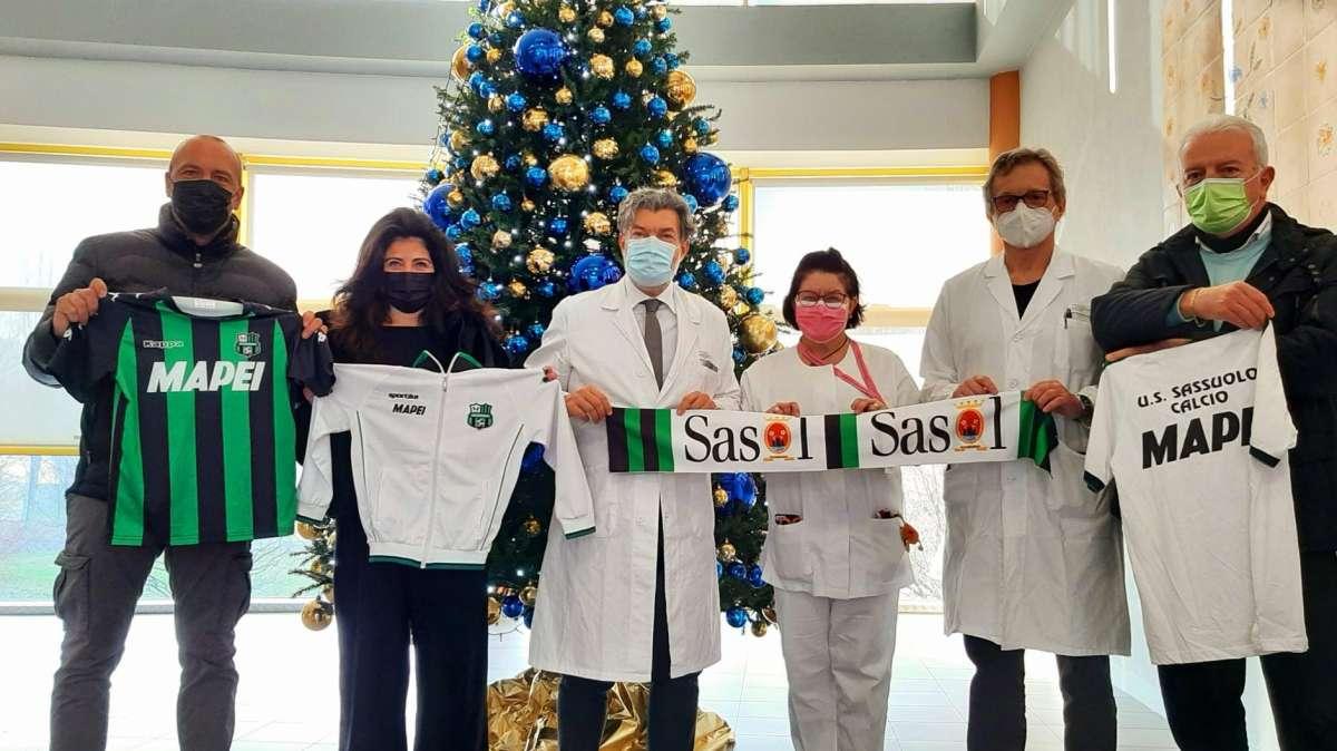 I tifosi del Sassuolo regalano doni neroverdi ai bambini ricoverati in pediatria