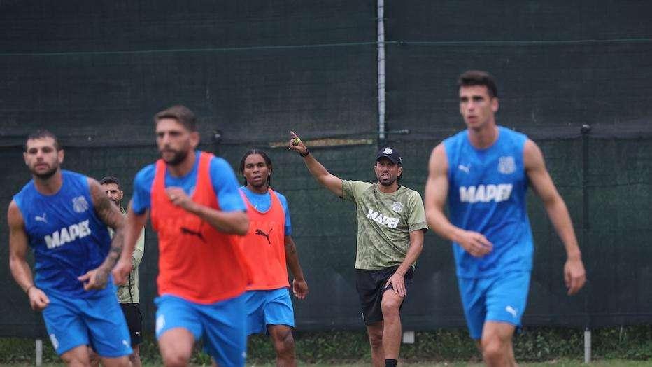 Sassuolo subito in campo al mattino. Domani si replica al pomeriggio: Verona nel mirino