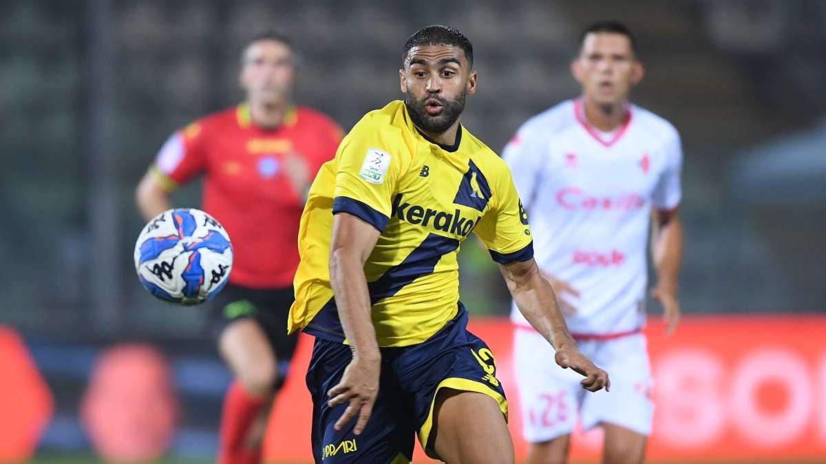 Cosenza e Modena pareggiano ma l'ex Sassuolo Defrel combina un disastro