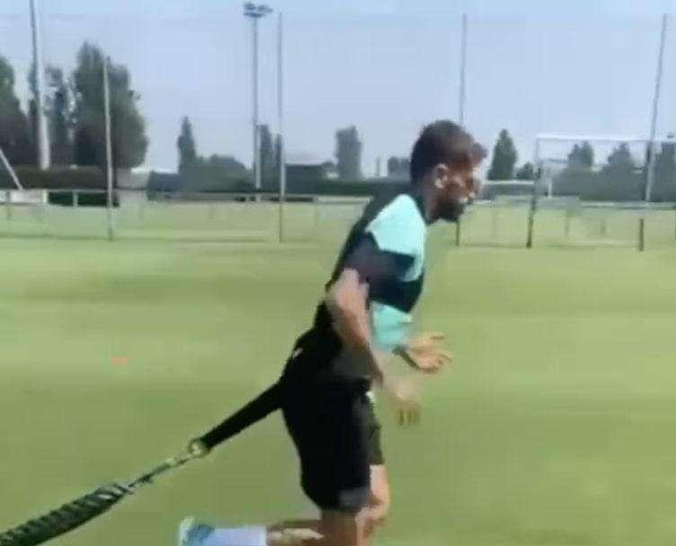 Berardi torna a lavorare in campo: "Ma quanto è bello?" - VIDEO