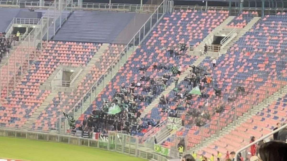 Sassuolo 'contestato' dai tifosi a Bologna dopo il 3-0: "Tirate fuori i coglioni"