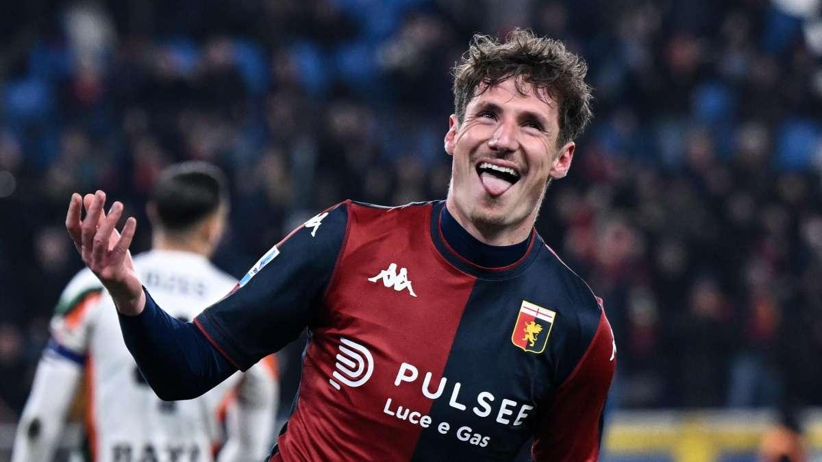 Pinamonti Genoa, sì al riscatto ma a una condizione: contatti aperti col Sassuolo