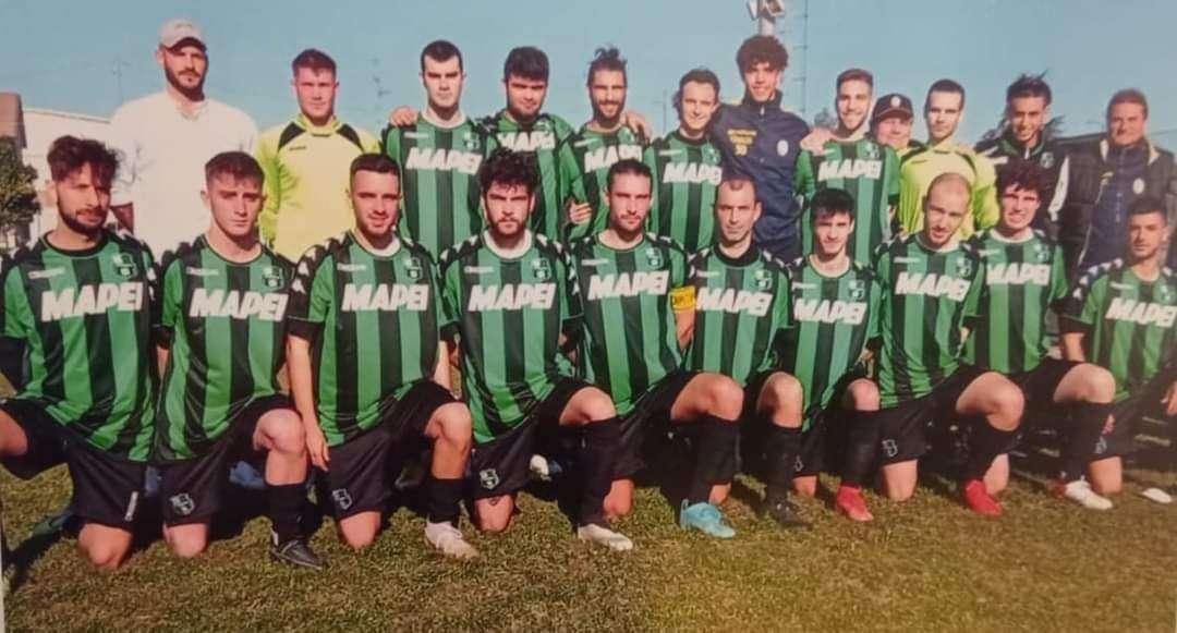 Nuova Aurora Scortichino, in campo con le maglie regalate dal Sassuolo