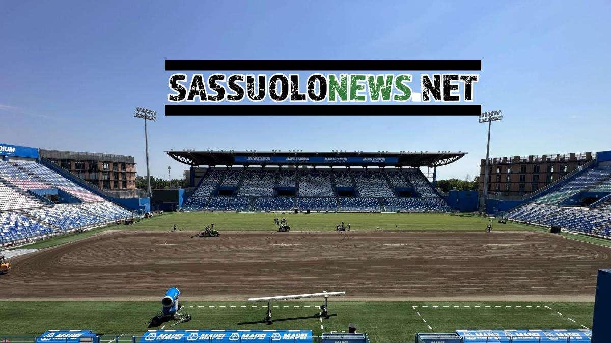 SN FOTO - Mapei Stadium, lavori al manto erboso. Via la plastica, ancora più sostenibilità