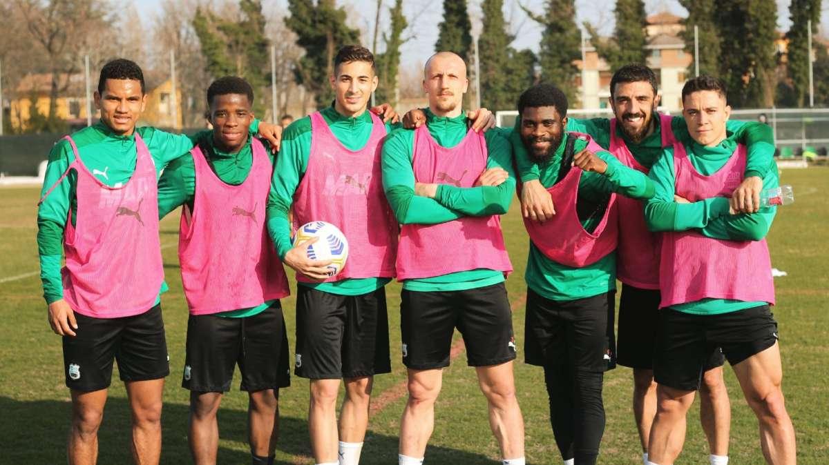 Sassuolo Calcio allenamento: tutti in gruppo tranne Romagna. Caputo c'è