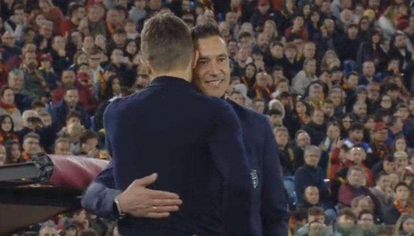 Dionisi e il rigore di Berardi: il tecnico non guarda, poi esulta con Fusani VIDEO