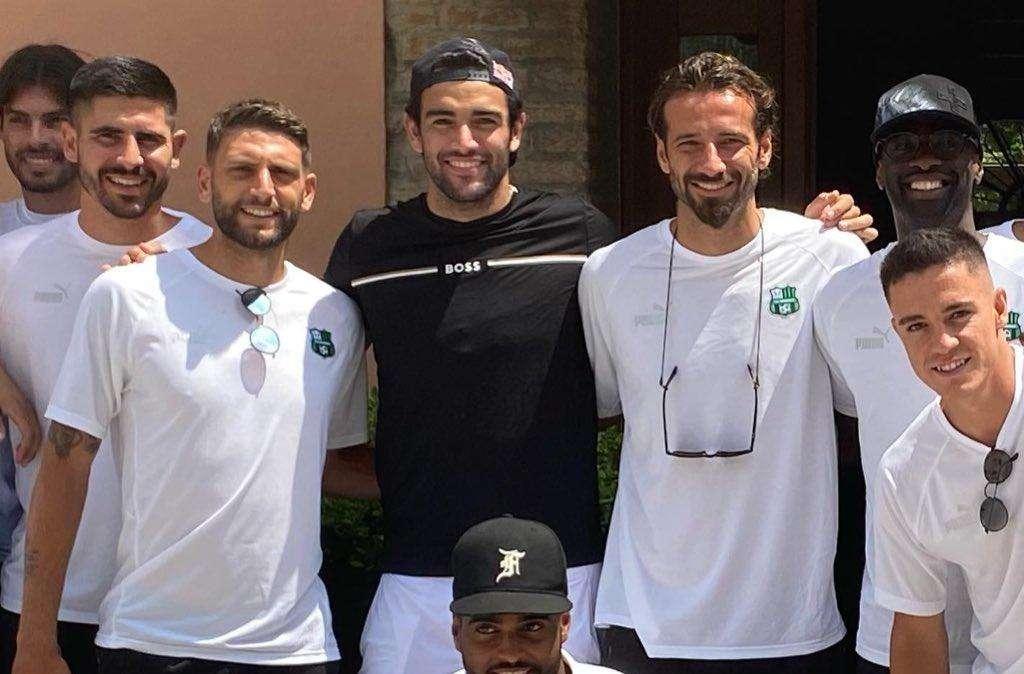 Matteo Berrettini, visita a sorpresa al Sassuolo prima della partenza in ritiro
