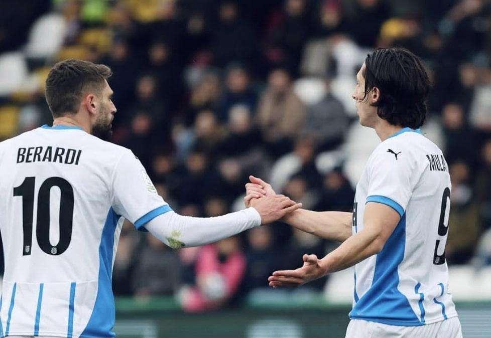 Sassuolo, in notturna con Carrarese, Cremonese e Catanzaro: anticipi e posticipi delle ultime 3 di Serie B