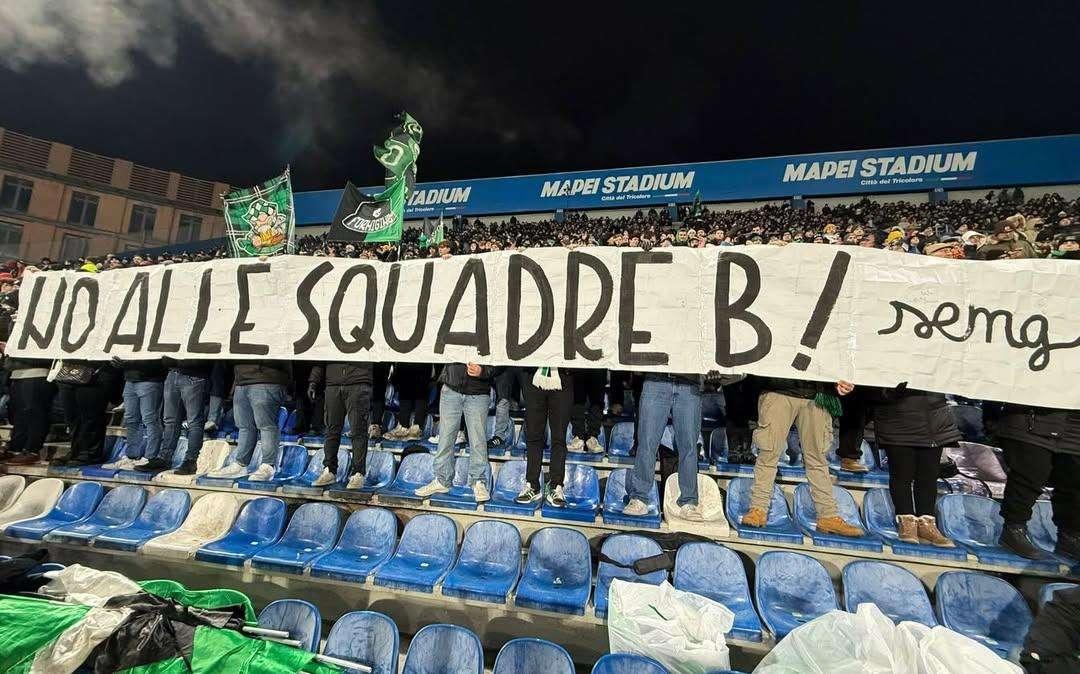 Sassuolo, lo striscione della curva contro le squadre B