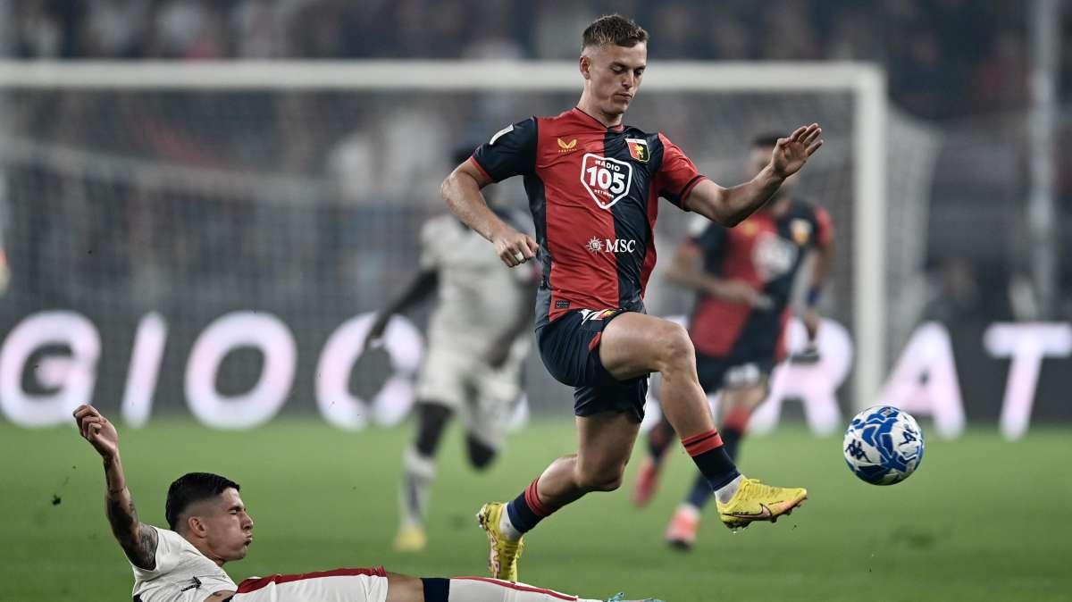 Il Sassuolo prepara l’offerta per Albert Gudmundsson del Genoa: le ultime