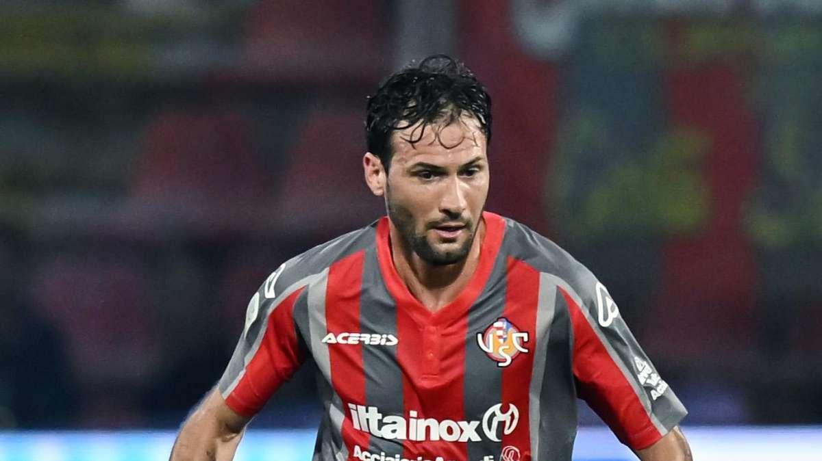 Cremonese, ridotta la squalifica a Vazquez per frasi razziste a Dorval: quando torna a giocare