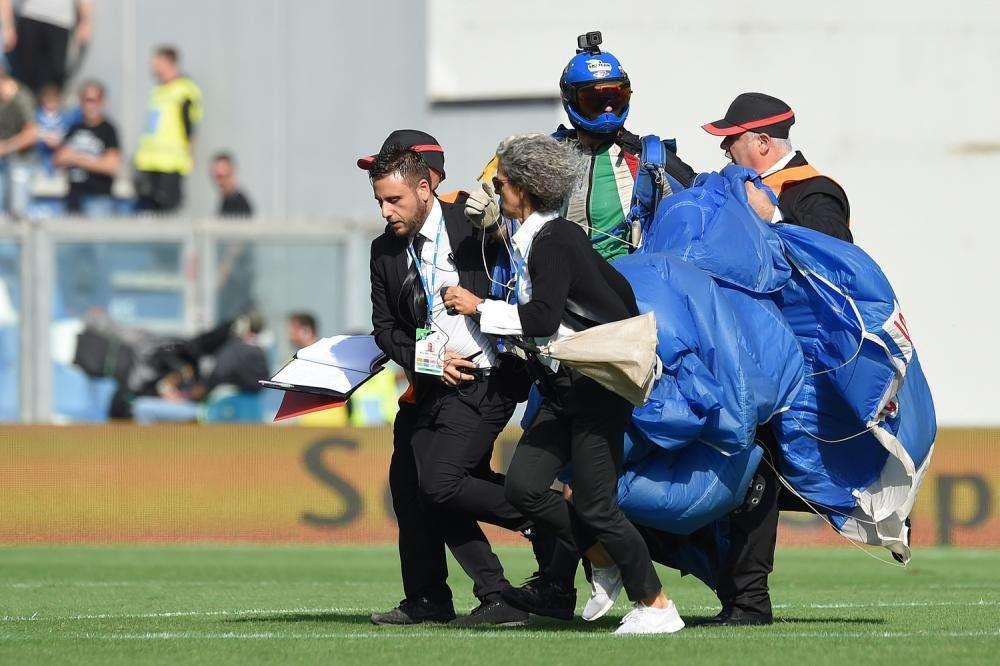 Paracadutista atterrò al Mapei Stadium in Sassuolo-Inter: arriva il provvedimento