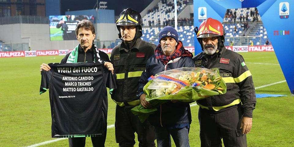 I tifosi di Sassuolo e Bologna hanno ricordato i pompieri scomparsi a Quargnento