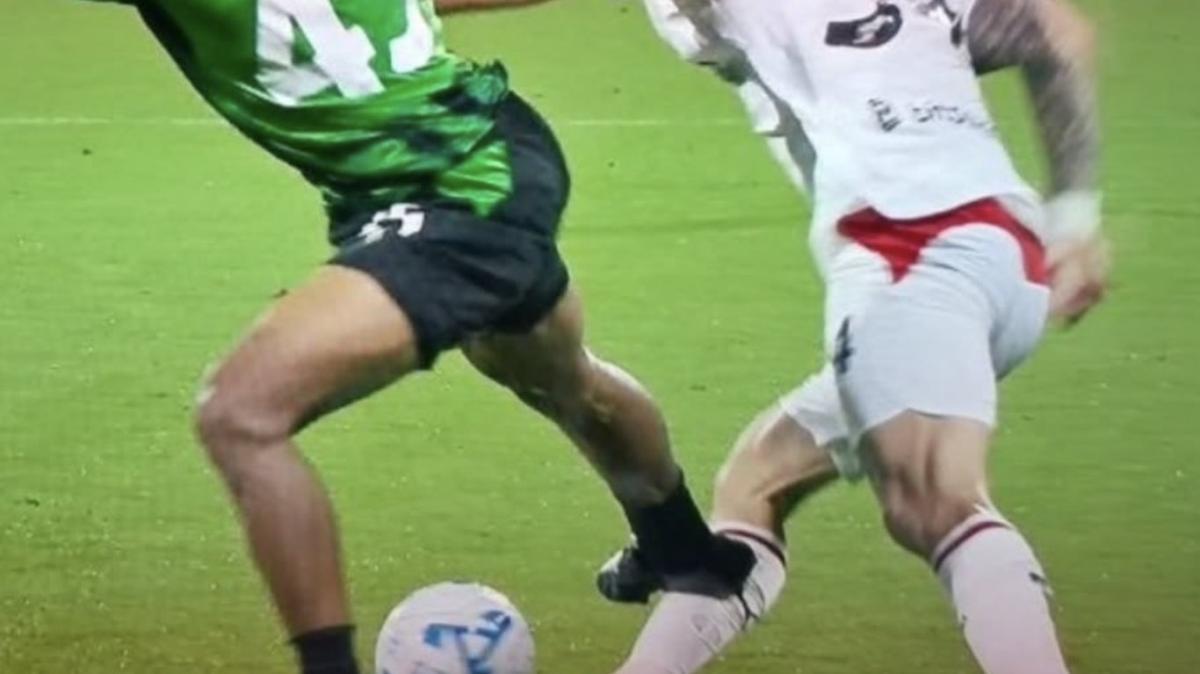 Sassuolo-Milan, protesta per Laurienté-Gila: il frame inganna, per Marelli e Calvarese non è rosso