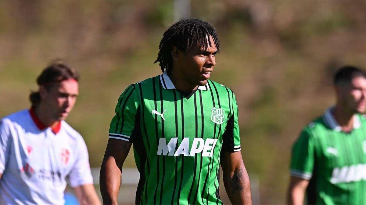 Calciomercato Sassuolo, sirene inglesi per Laurienté: fissato il prezzo per la cessione