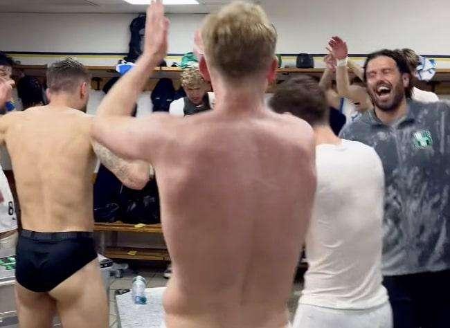 VIDEO - Modena-Sassuolo, che festa nello spogliatoio dopo il 3-1 nel derby. Grosso scatenato