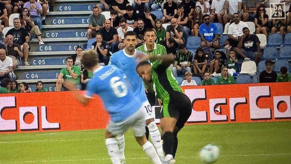Vranckx espulso in Sassuolo-Lazio, il VAR revoca la decisione: cosa è successo