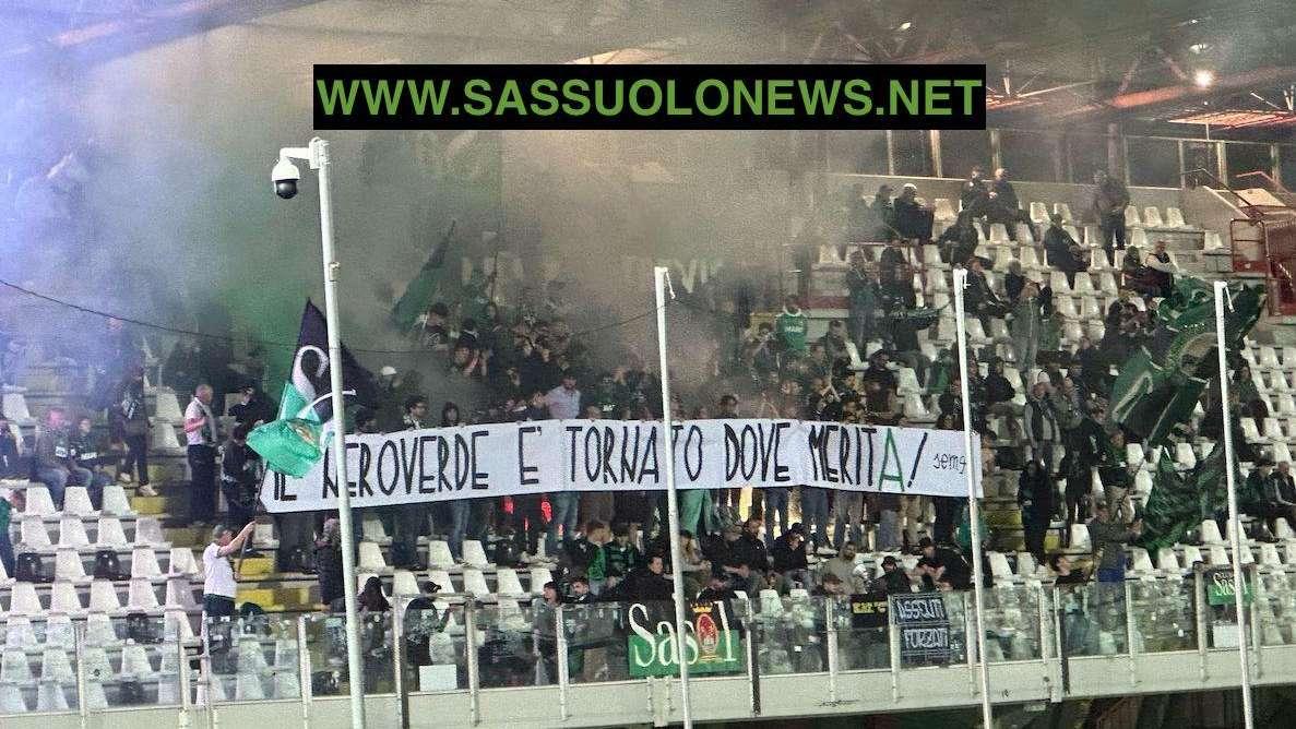 Sassuolo, striscione dei tifosi dopo la promozione: "Il neroverde è tornato dove meritA"