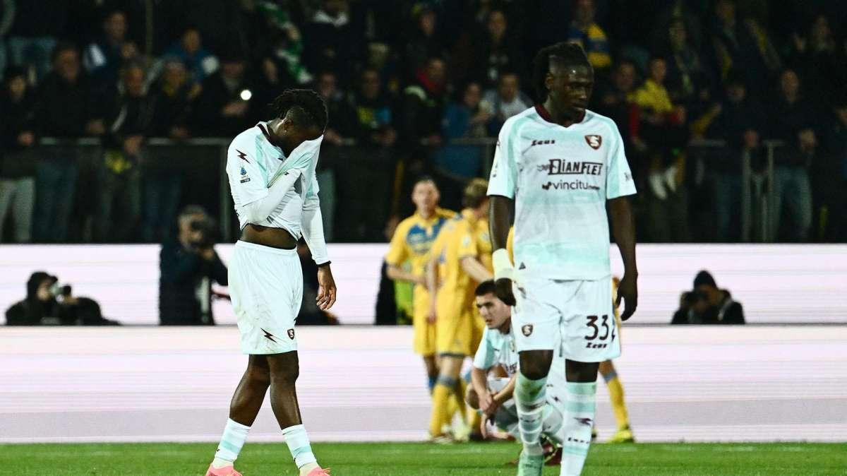 Salernitana retrocessa in B, ora c'è l'aritmetica. Il Frosinone di Di Fra vince e la condanna