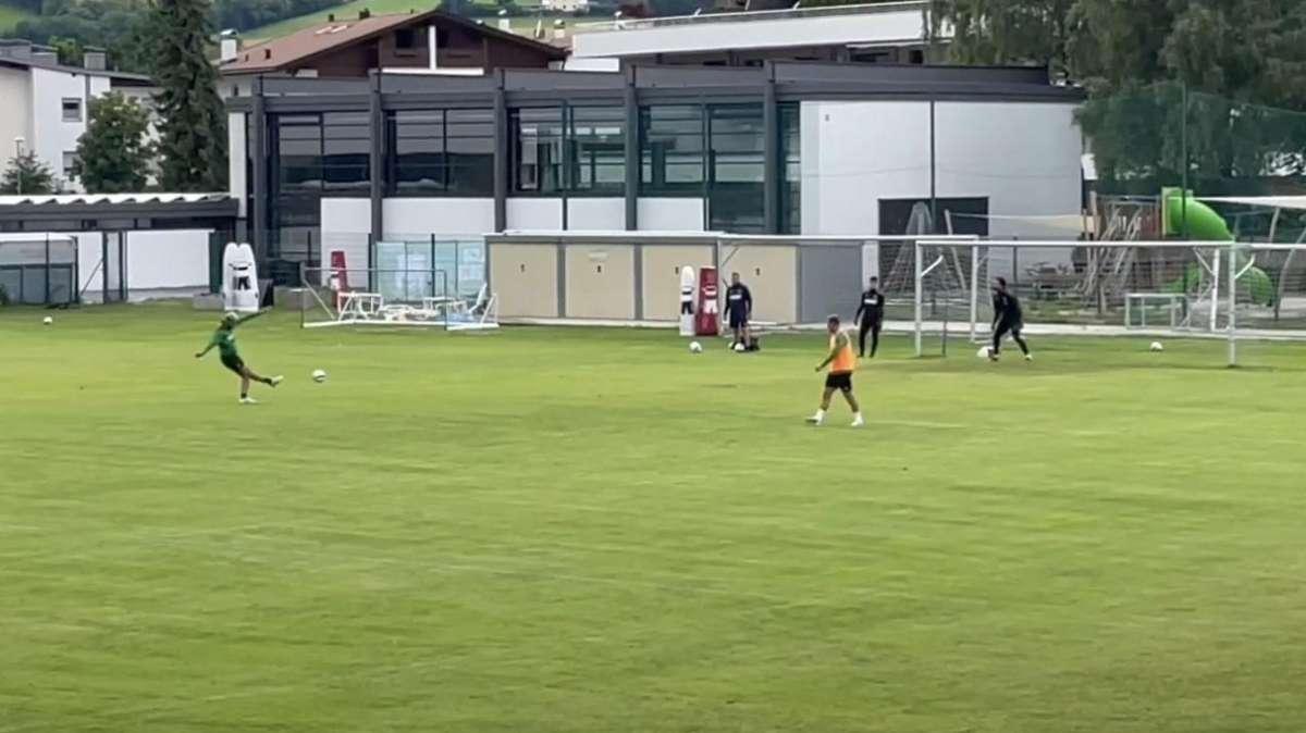 SN - Scamacca, che gol a Consigli in allenamento col Sassuolo - VIDEO