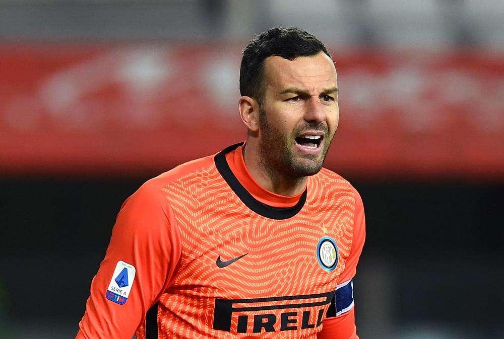 Handanovic positivo al Covid: salta Inter-Sassuolo. Focolaio nerazzurro?