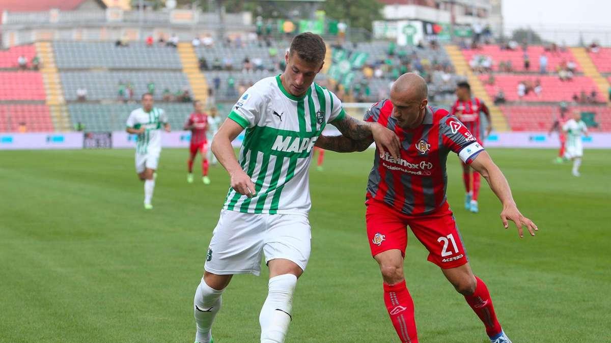Pinamonti infortunio: problema fisico in Fiorentina-Sassuolo, aggiornamenti