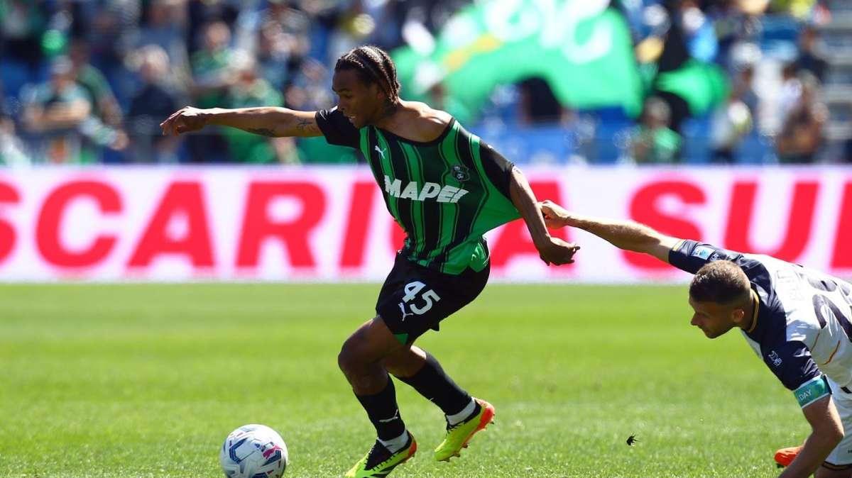 Calciomercato Sassuolo: l'offerta del Fenerbahce per Laurienté, la risposta a Mourinho