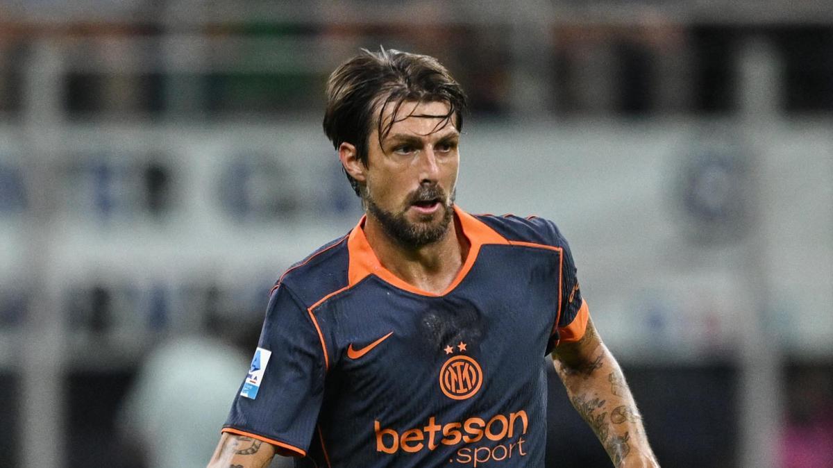 Acerbi proposto al Napoli ma è derby tra Sassuolo e Bologna per l'ex Inter