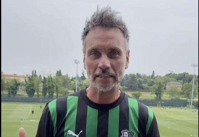 Nek lancia l'appello: "Vi aspetto al Mapei Stadium per Sassuolo-Catanzaro, tutti a cantare Neroverdi"