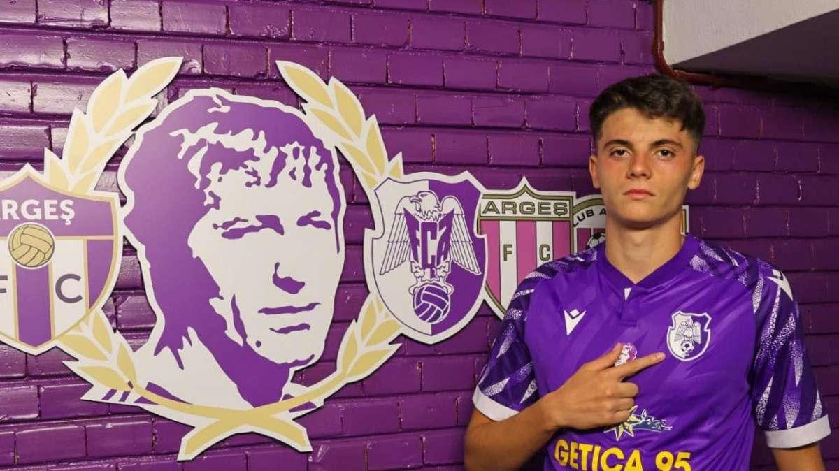 Calciomercato Sassuolo, duello con il Lecce per Mario Tudose dell'Argeș