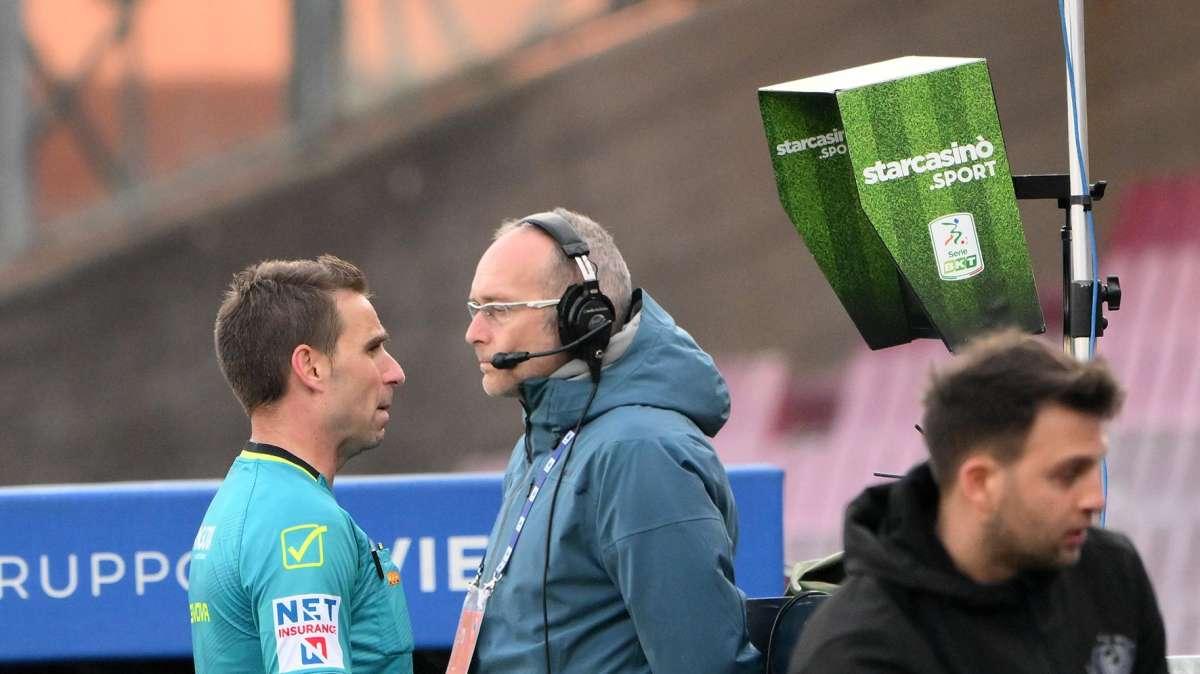 Serie A, il VAR spiegato dagli arbitri ai tifosi, confermato Open VAR. Le novità