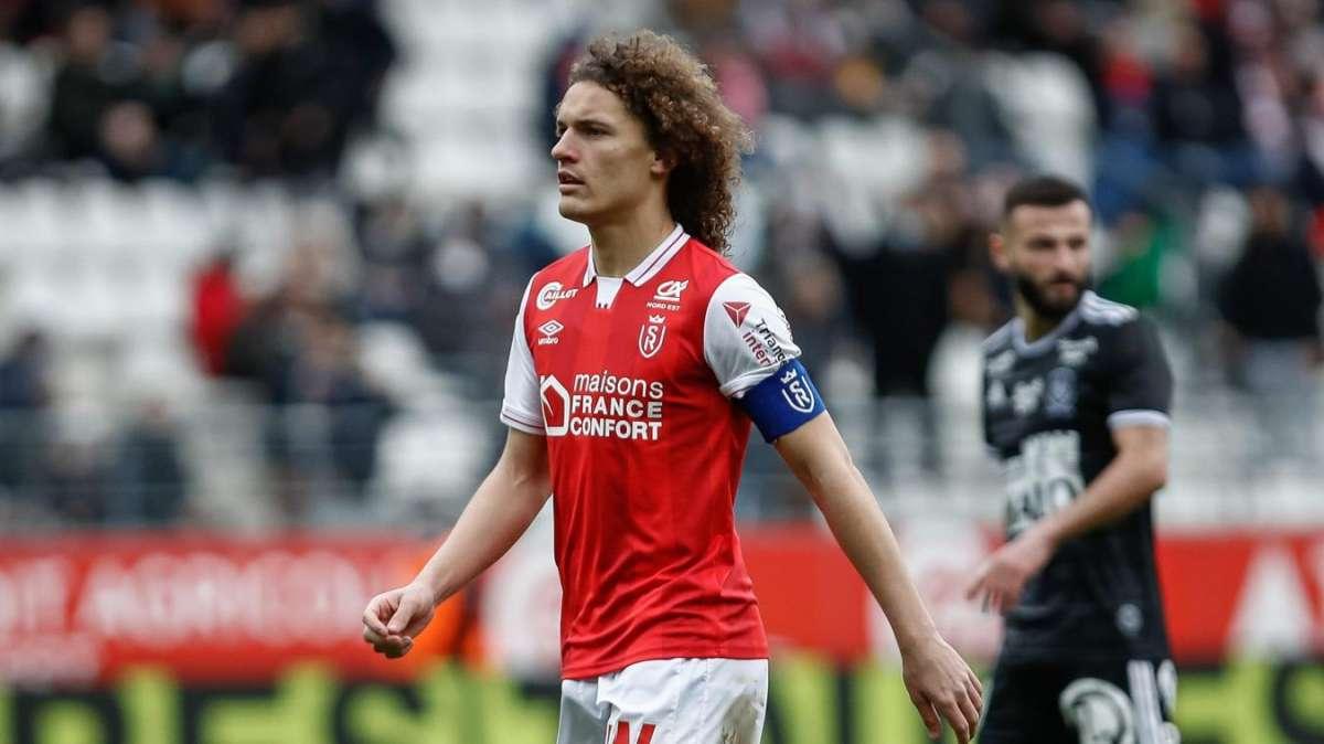 Calciomercato Sassuolo, rinforzi in difesa: piace il belga Wout Faes