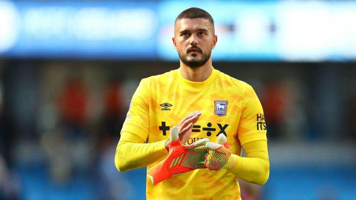 Calciomercato Sassuolo, sprint per il portiere Muric dell'Ipswich