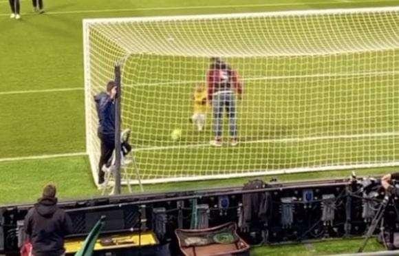 Il primo gol del figlio di Berardi sotto la curva al Mapei Stadium - VIDEO