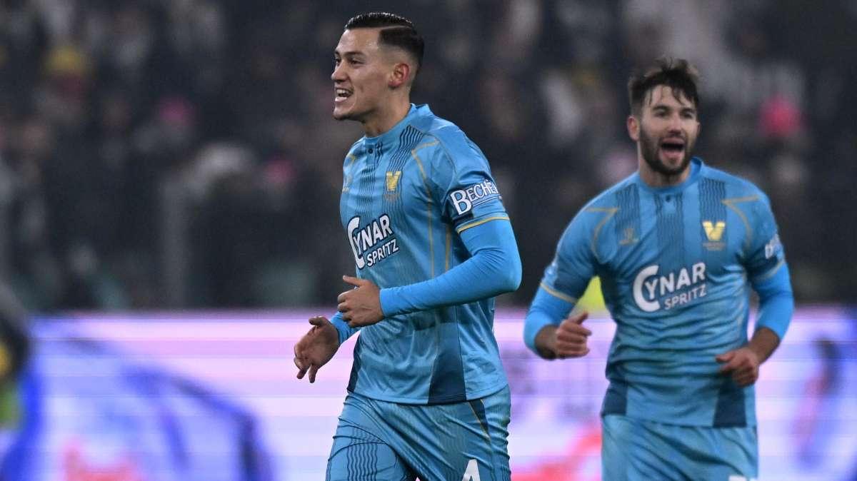 Idzes Sassuolo, sprint neroverde: contatti nella notte con il Venezia