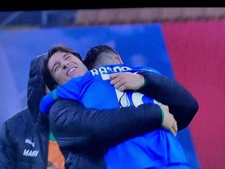 Peluso e l'abbraccio con Raspadori dopo il Milan: "Questo è il calcio"