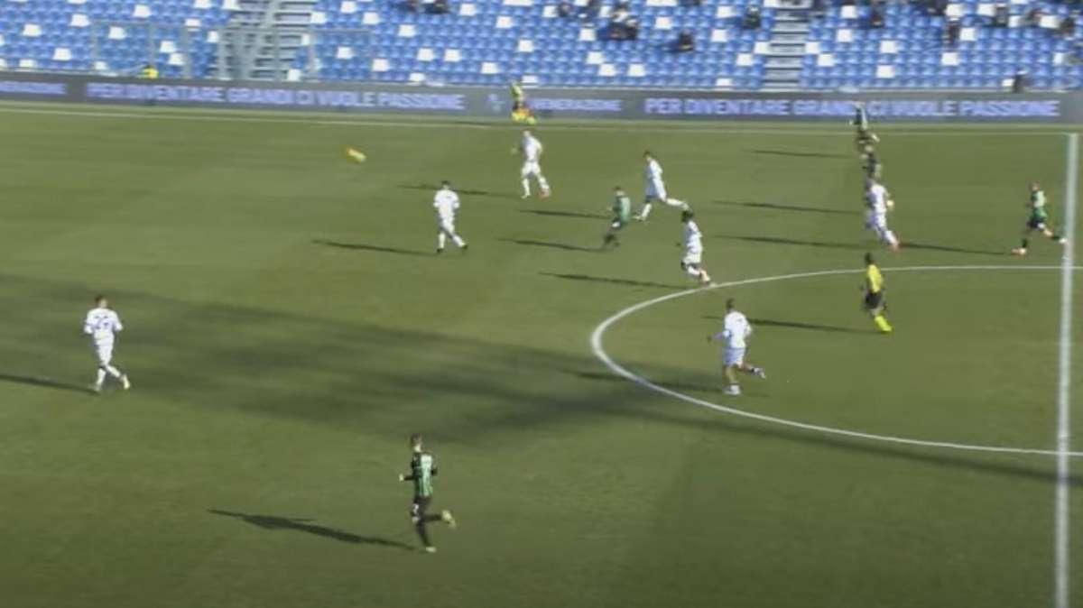 Raspadori, che gol sfiorato da centrocampo. E quel tacco di Scamacca VIDEO