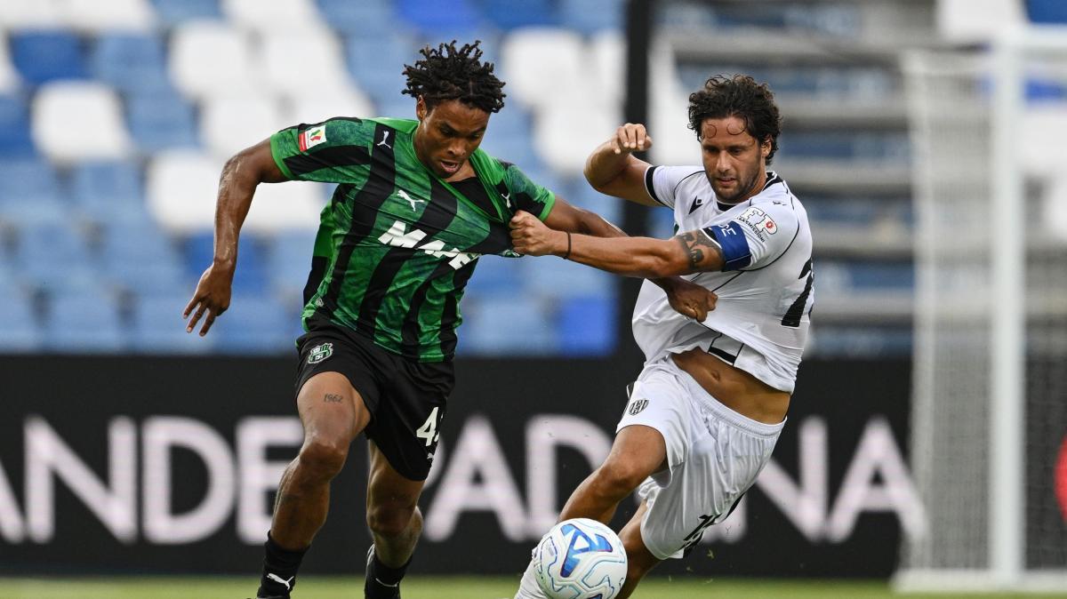 Calciomercato Sassuolo, la Fiorentina su Laurienté. Da Firenze: occasione degli ultimi giorni