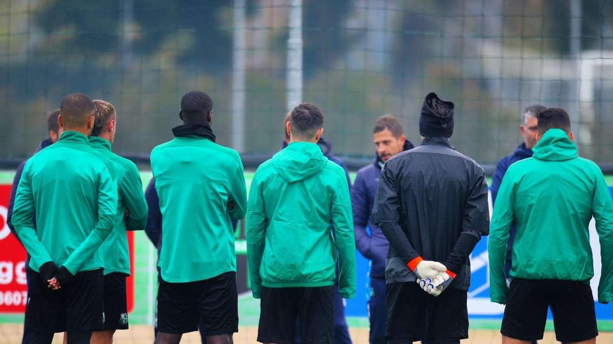 Allenamento Sassuolo: Dionisi parla al gruppo. Berardi c'è