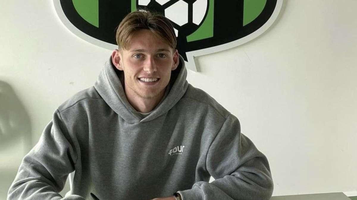 Loeffen Sassuolo, rinnovo del contratto per il difensore olandese: è ufficiale